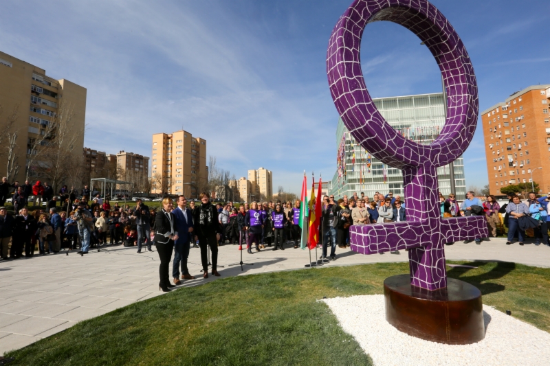 inauguracion-escultura-igualdad58