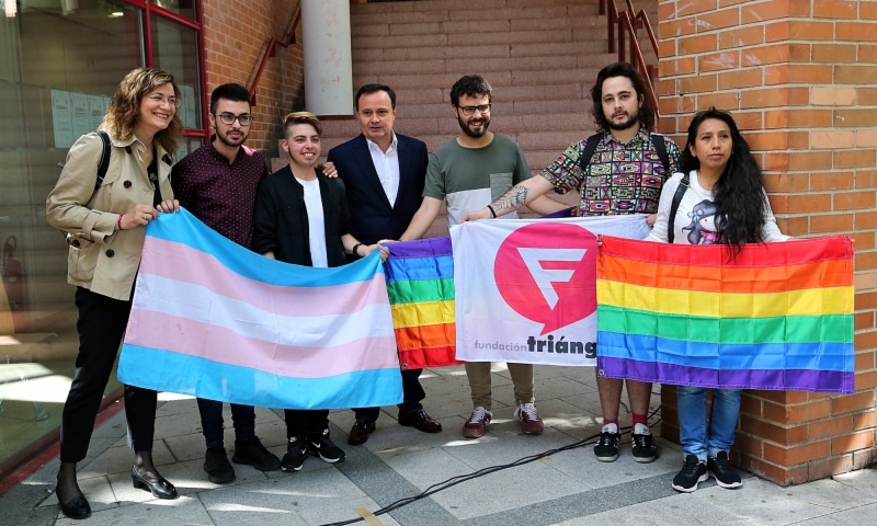 izada-bandera--lgtbi-23