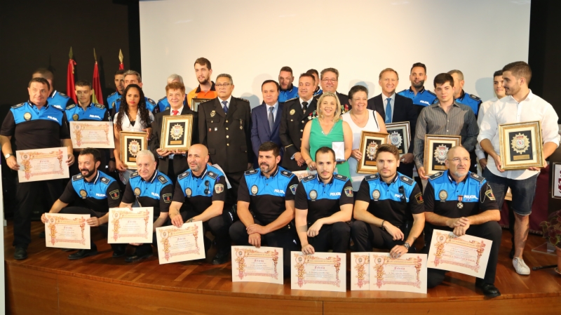 policia-local-entrega-medallas70