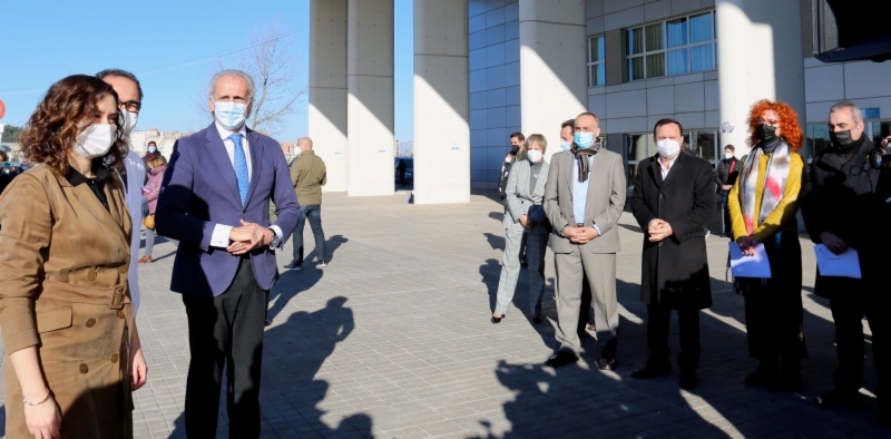 visita-presidenta-ayuso-hospital-henares-41