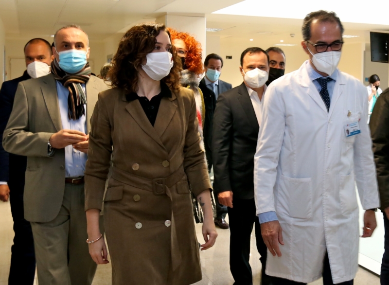 visita-presidenta-ayuso-hospital-henares80