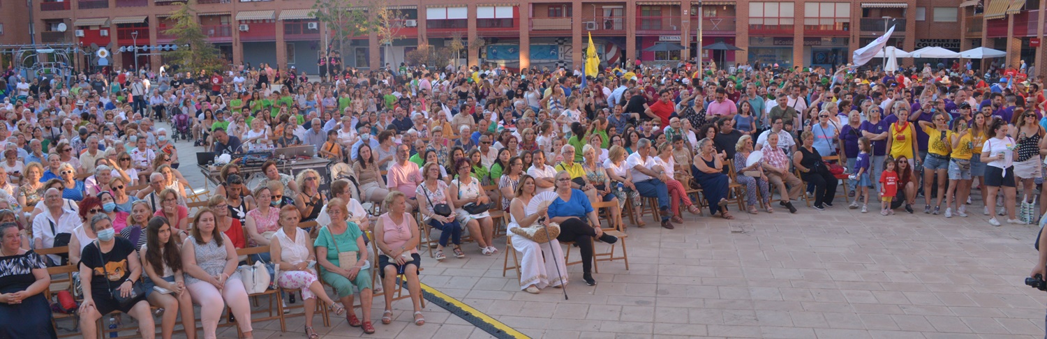 Aspecto de la Plaza Mayor durante el Pregón de las Fiestas de Coslada 2022