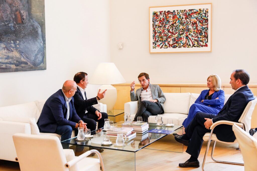 Momento de la reunión celebrada este miércoles en el Palacio de Cibeles de Madrid